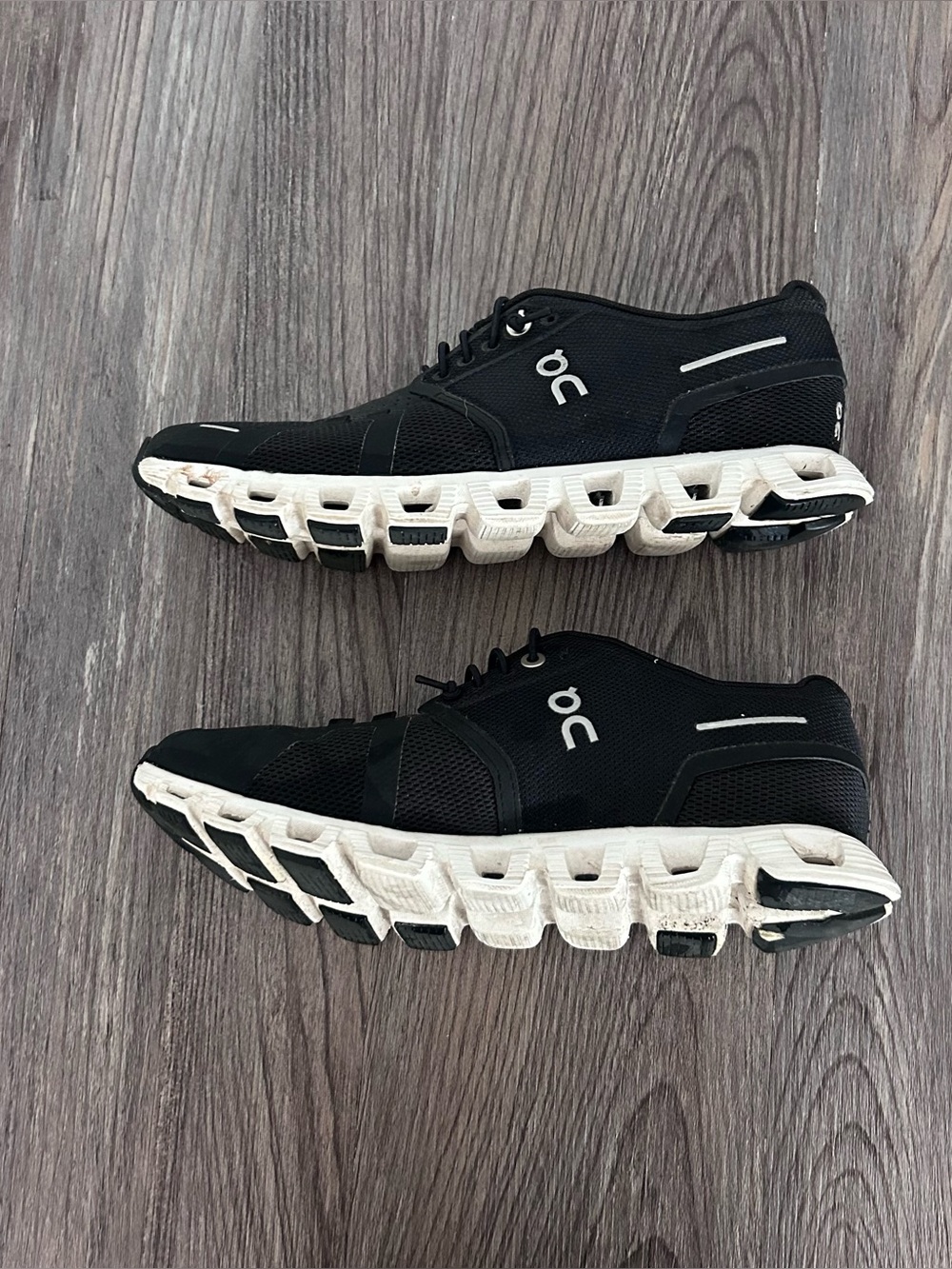 On Cloud 5 sneakers size 7.5